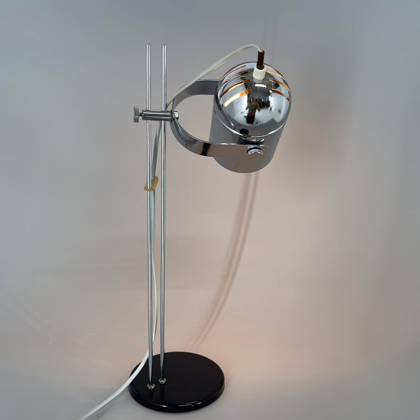 Adjusta Liftable Desk Lamp