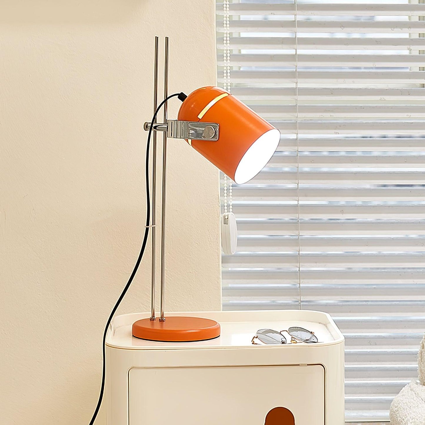 Adjusta Liftable Desk Lamp