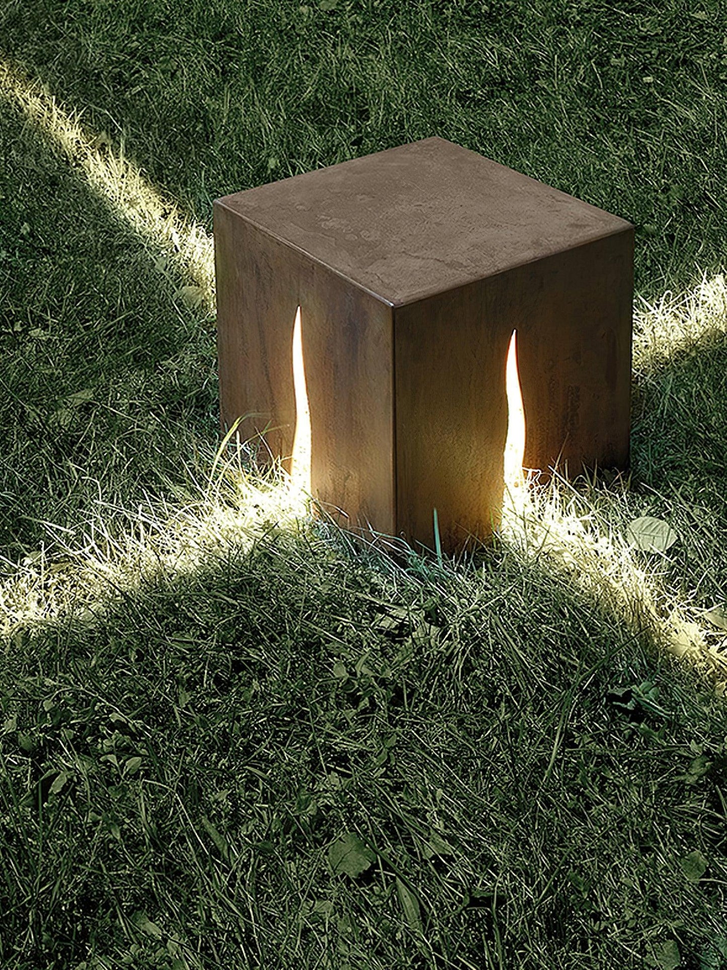 Crack Cube Garden Light