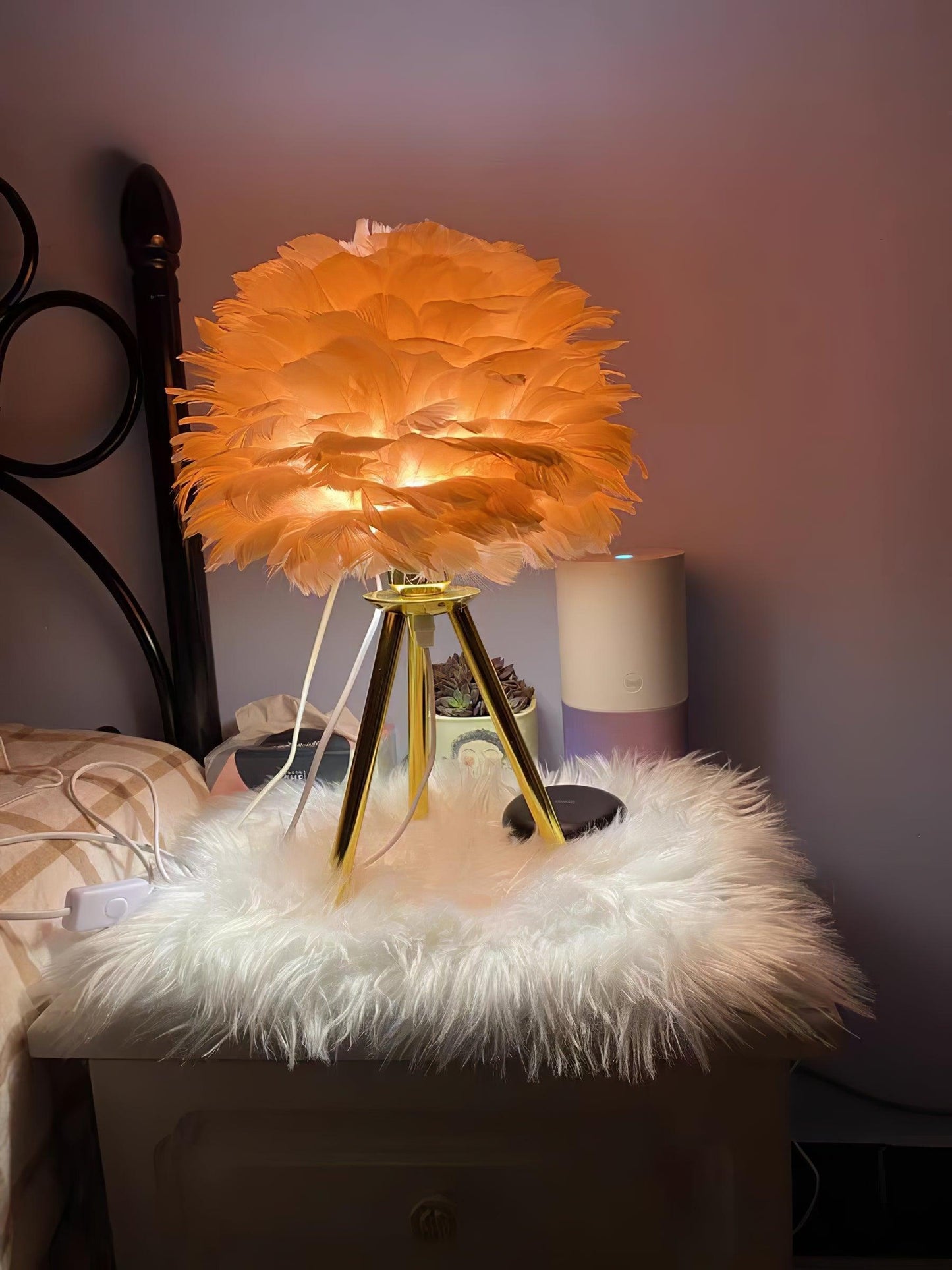 Goose Feather Table Lamp