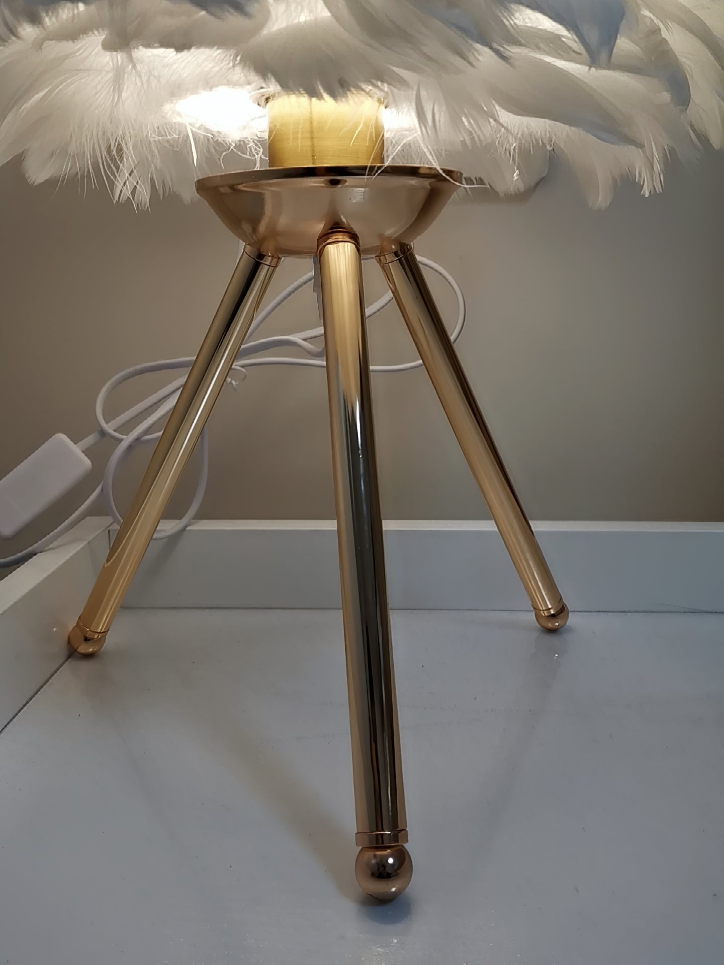 Goose Feather Table Lamp