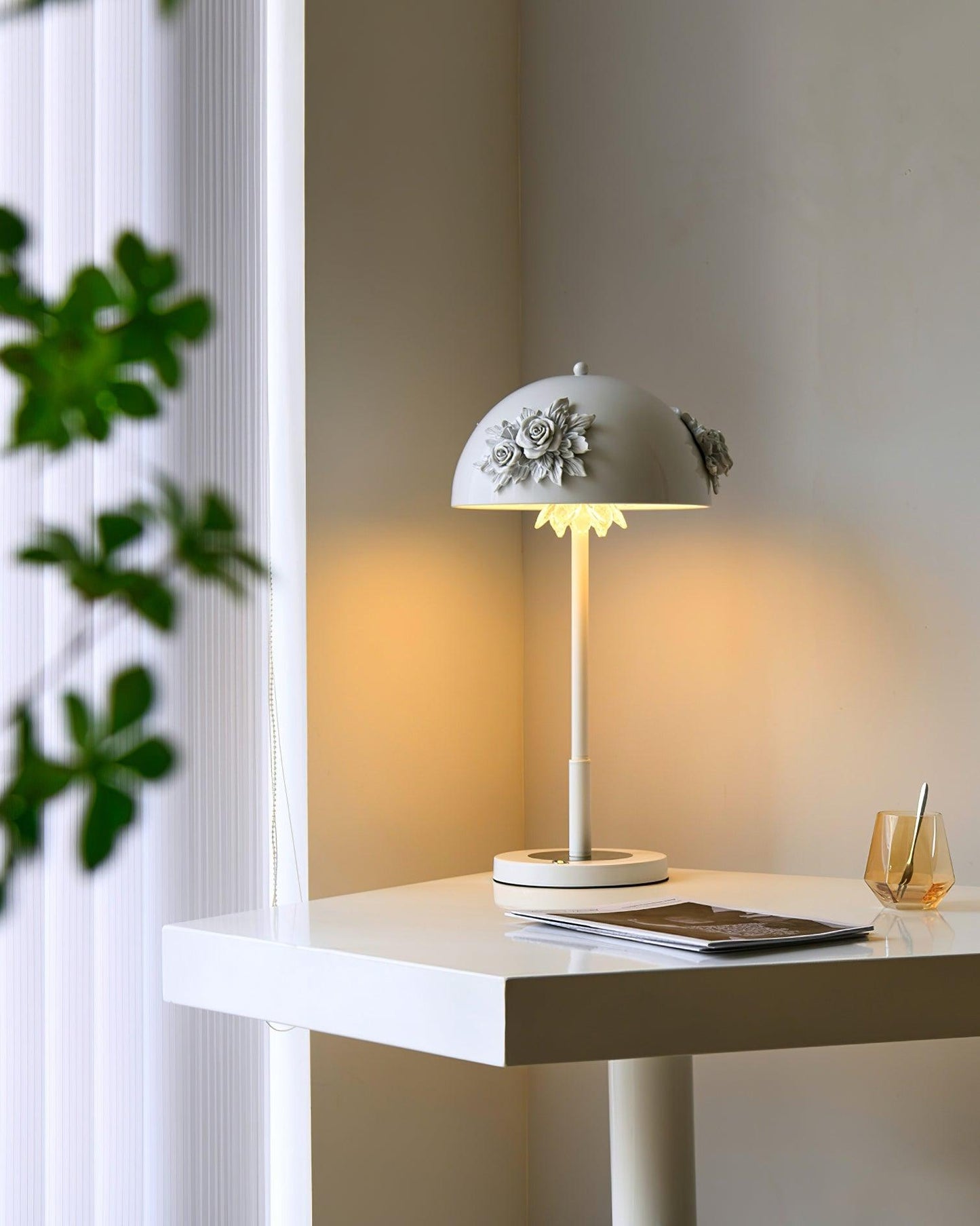 Meni Table Built-in Battery Lamp