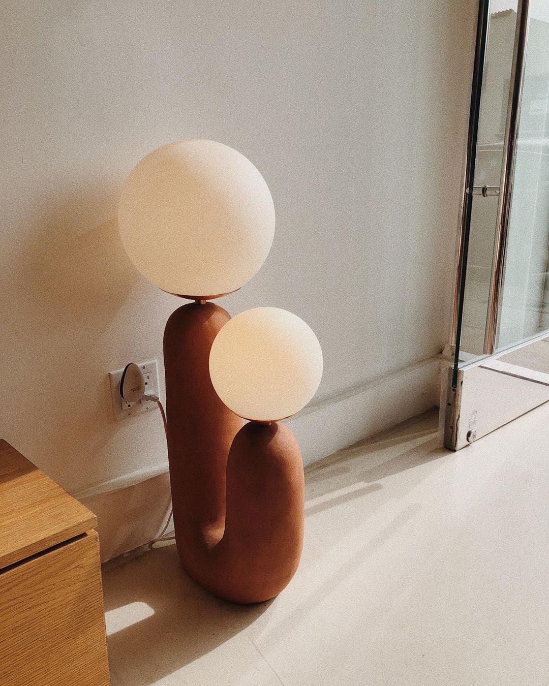 Oo Smooth Table Lamp