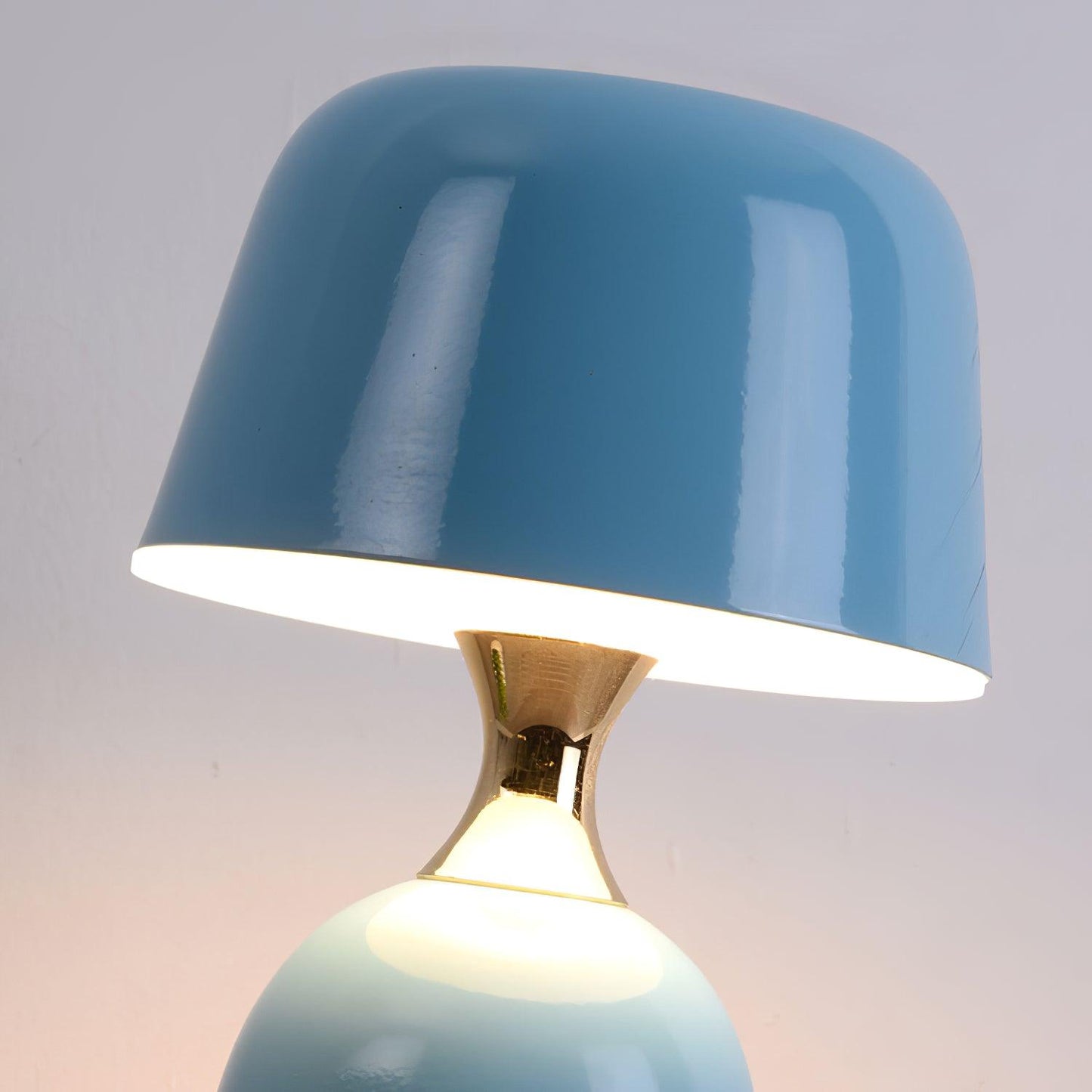 Ouliope Built-in Battery Table Lamp