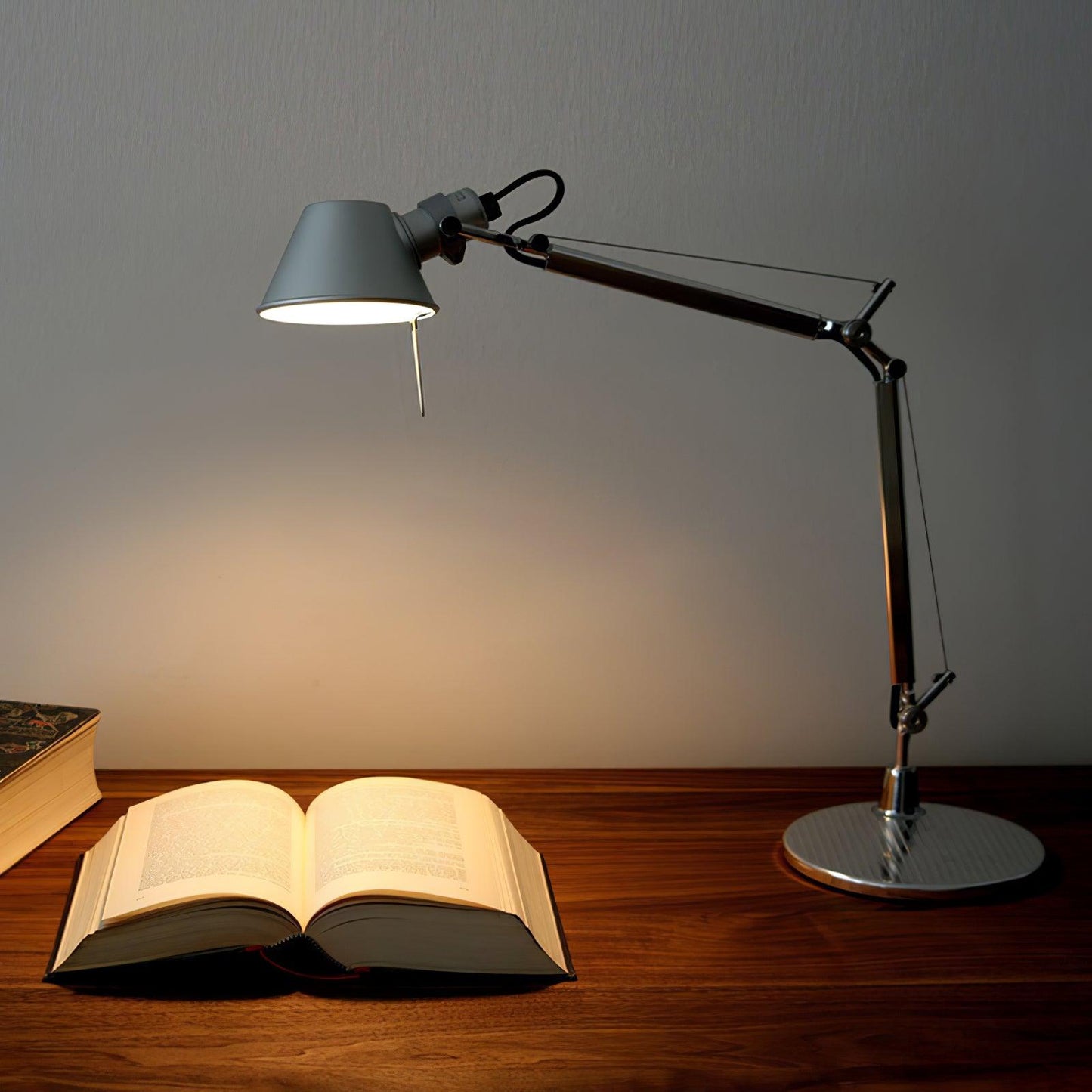 Parete Table Lamp