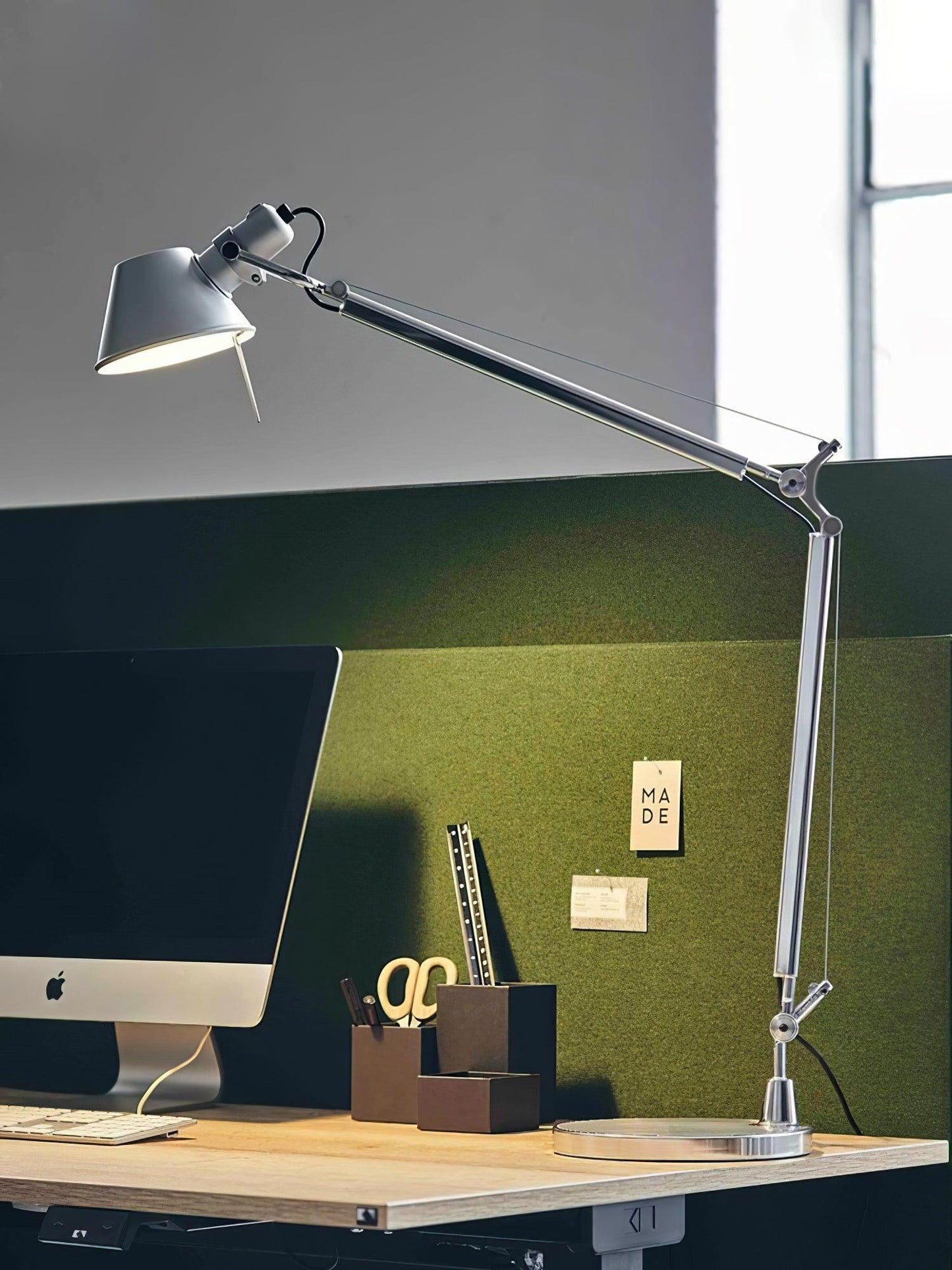 Parete Table Lamp