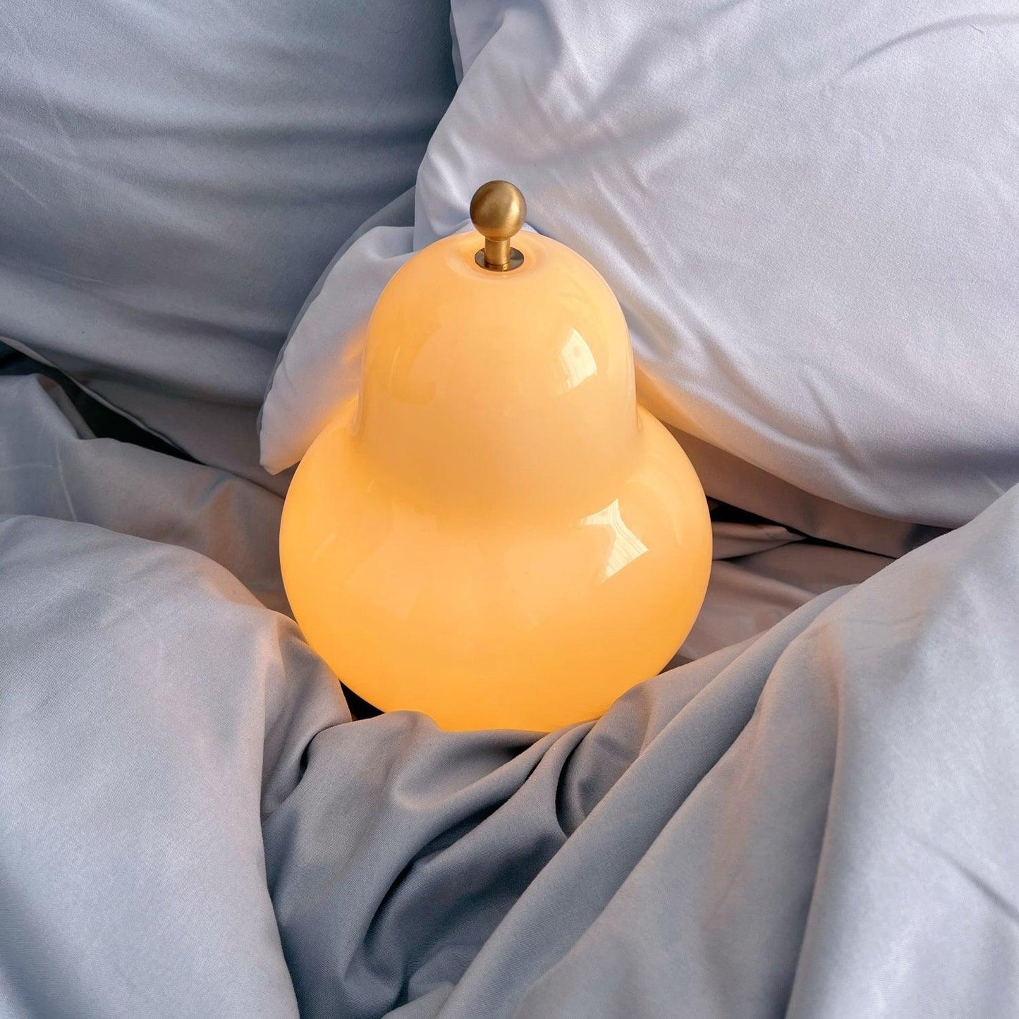 Pear Built-in Battery Table Lamp