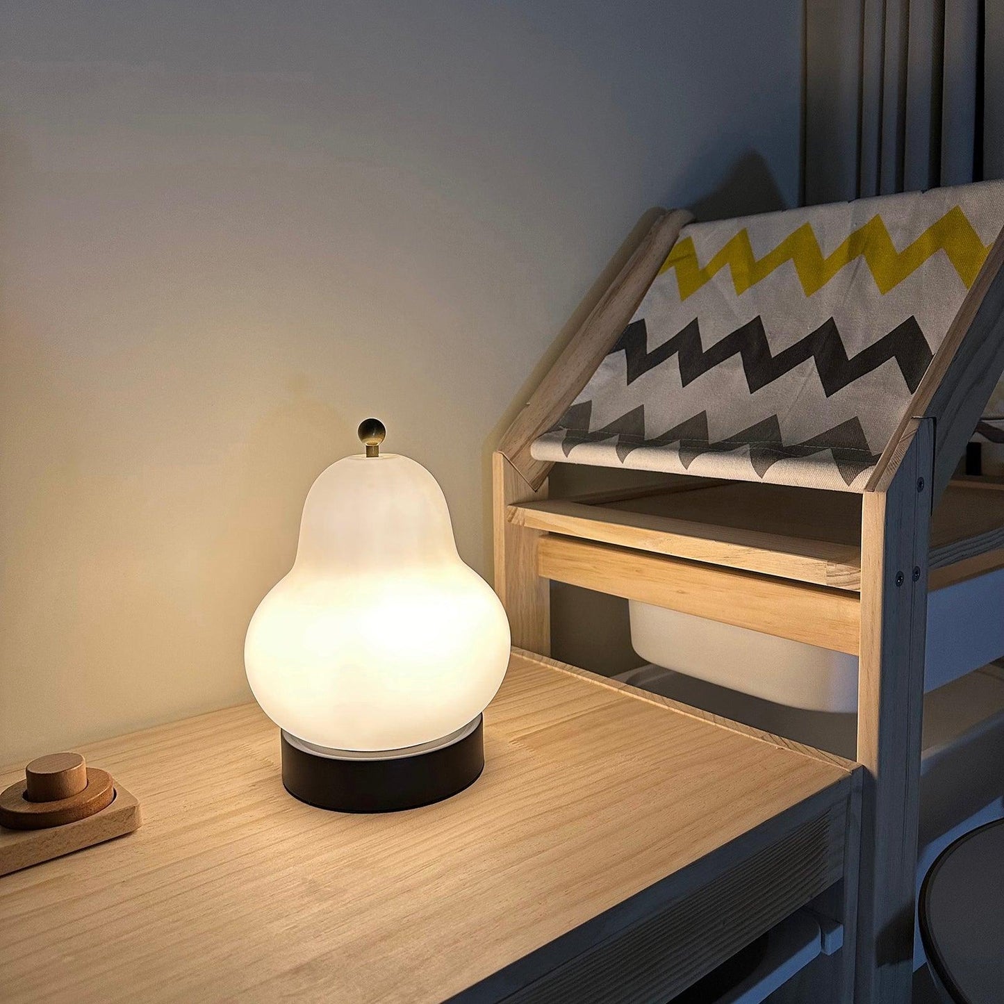 Pear Built-in Battery Table Lamp