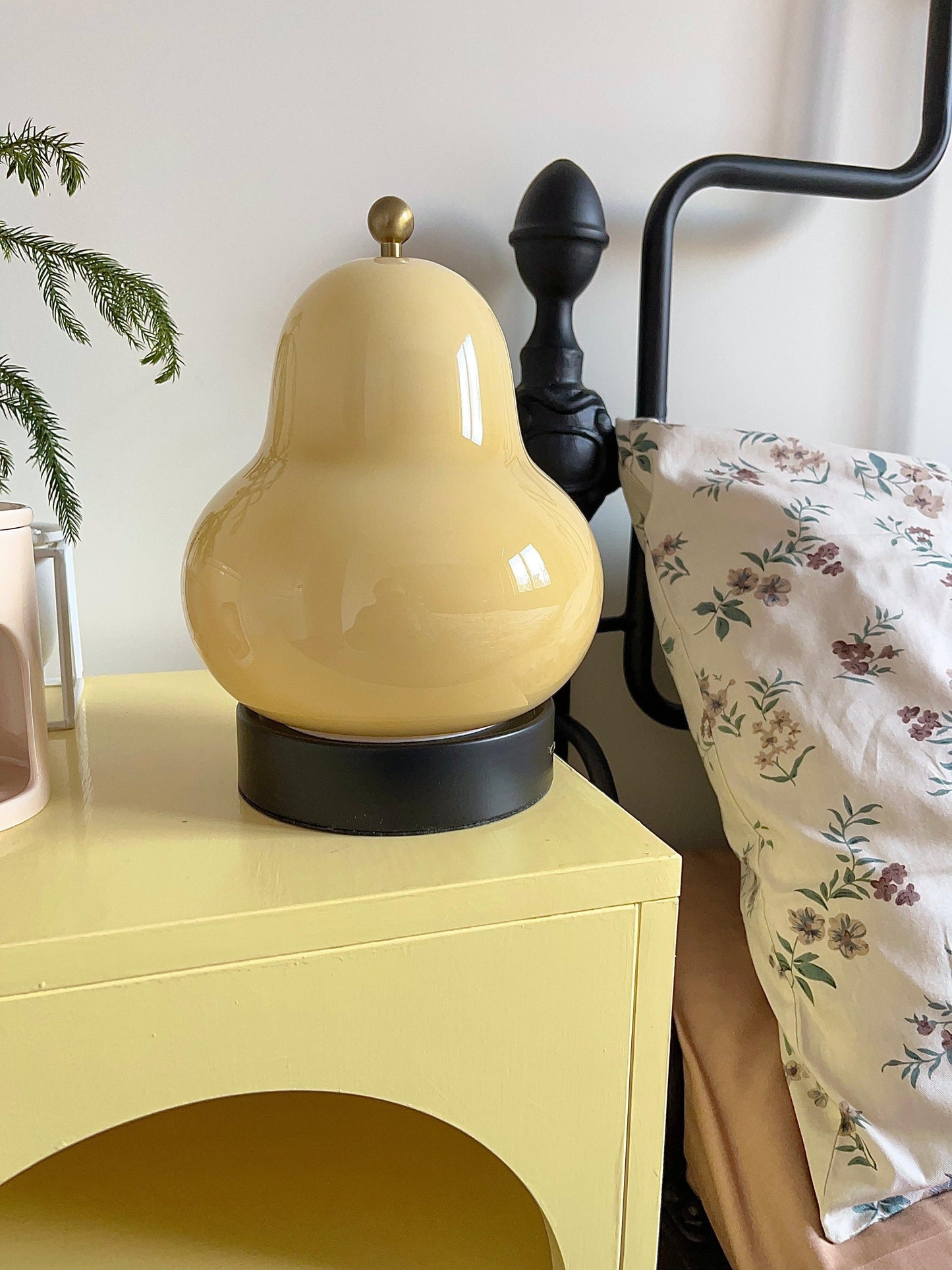 Pear Built-in Battery Table Lamp