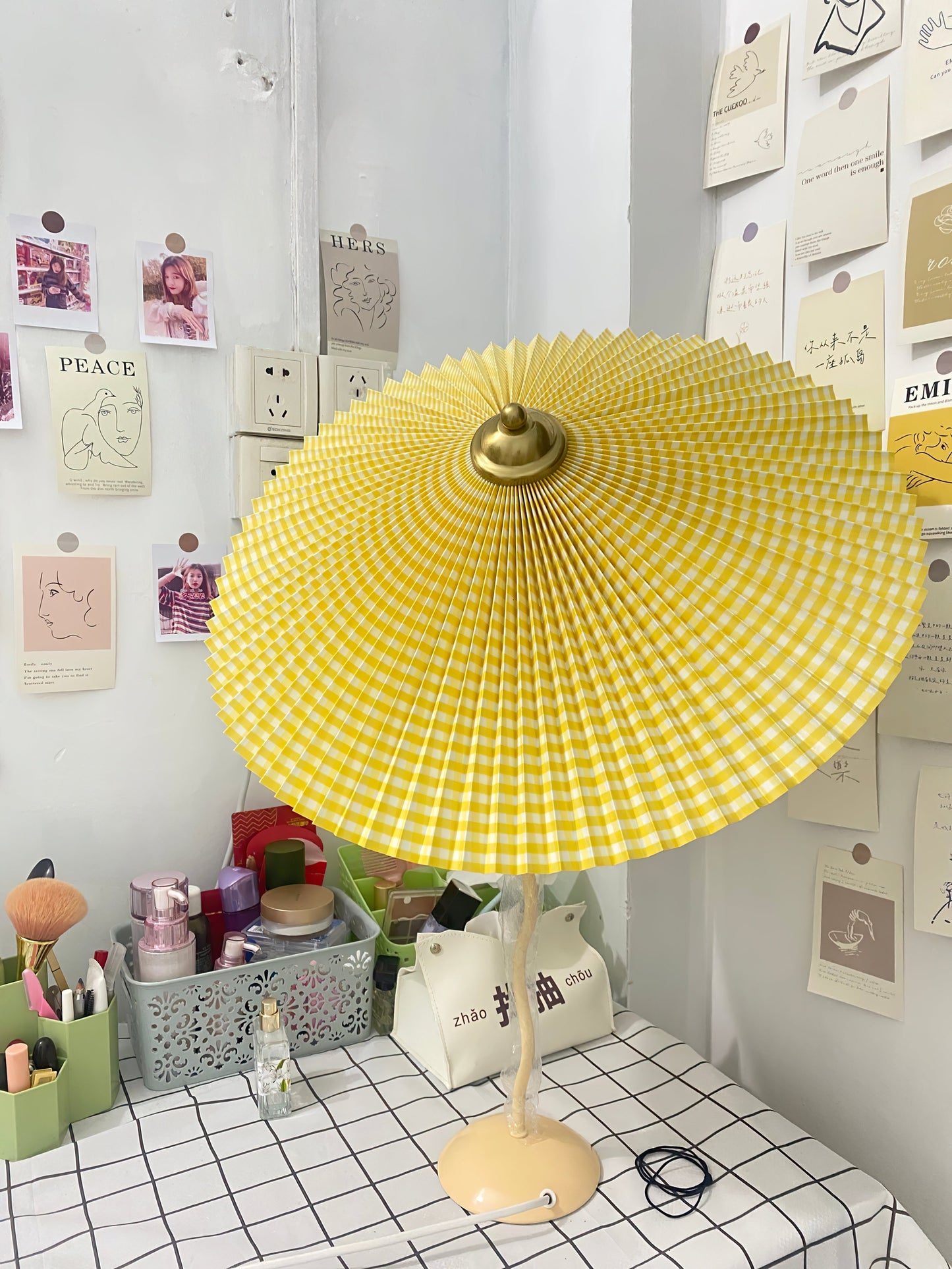 Pleated Hat Table Lamp