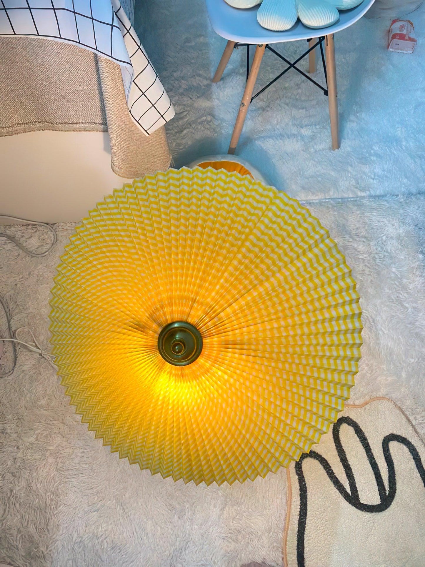 Pleated Hat Table Lamp