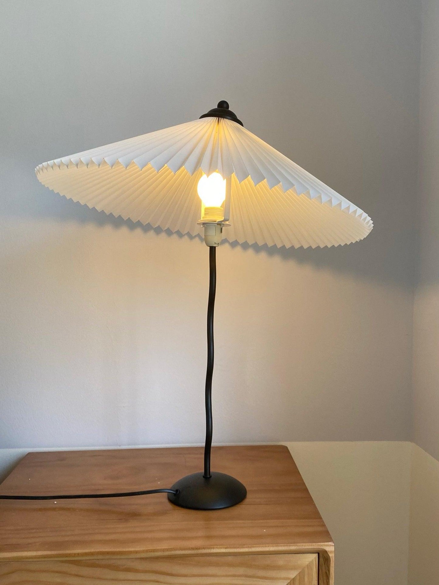 Pleated Hat Table Lamp