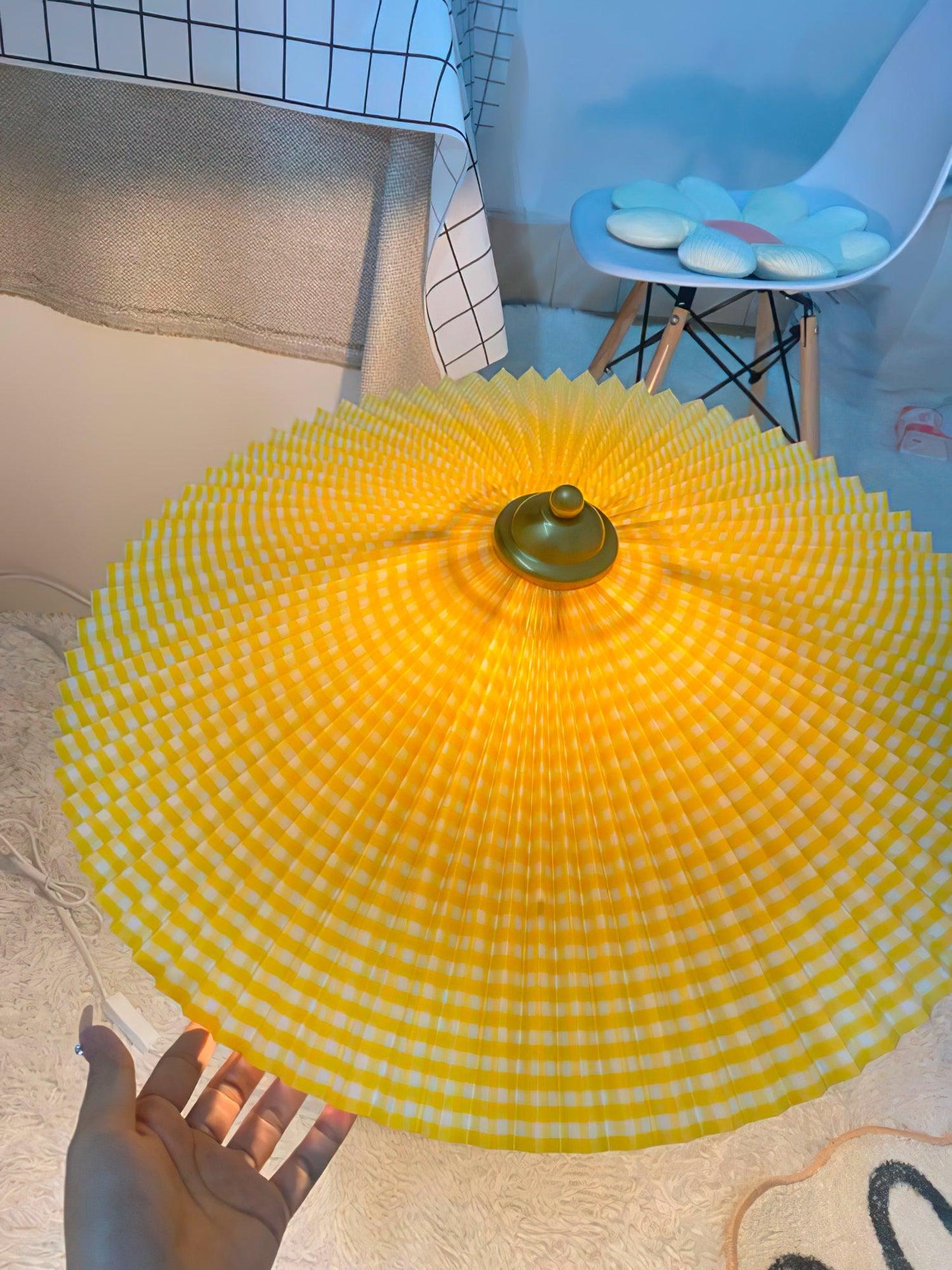 Pleated Hat Table Lamp