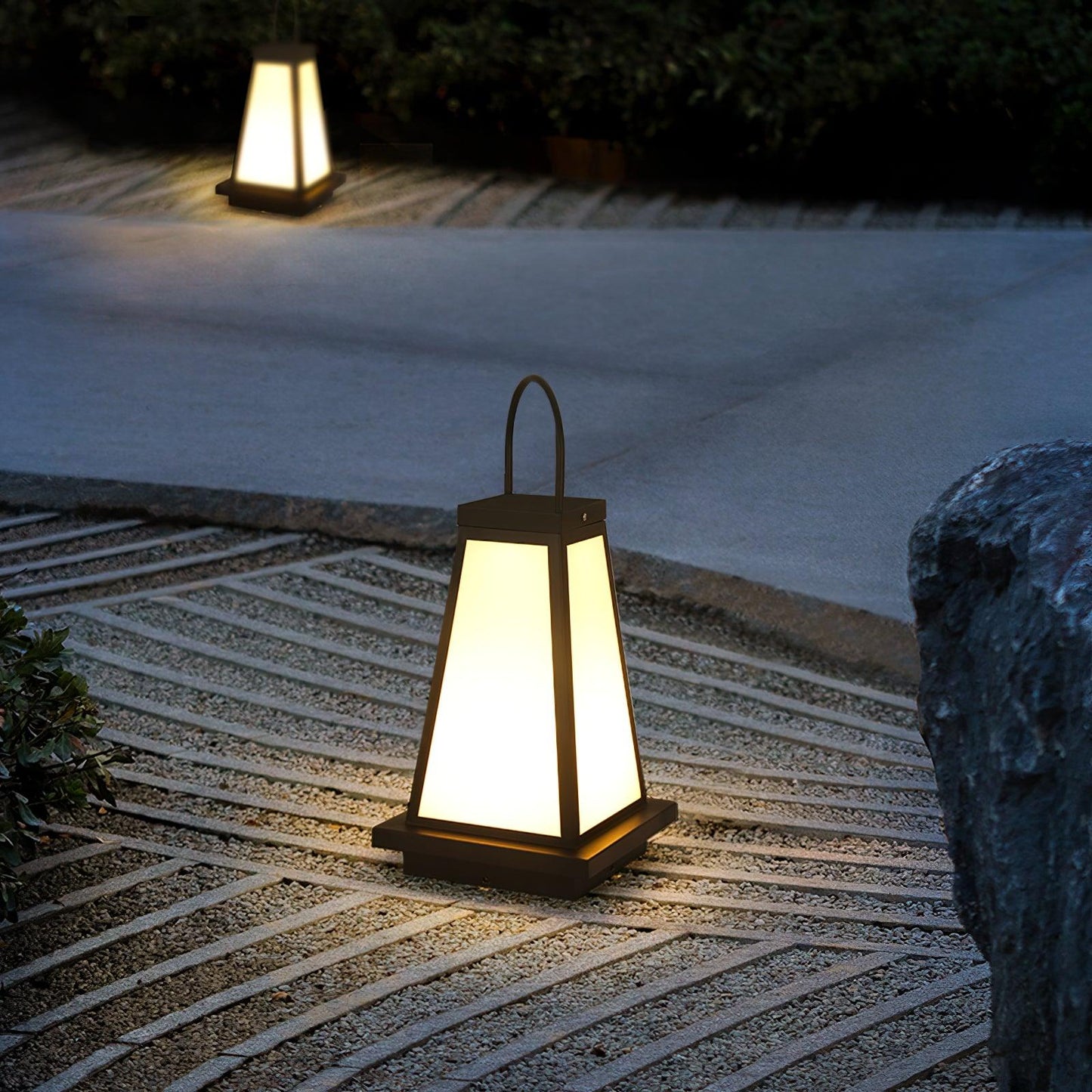 Roam Lantern Garden Lamp