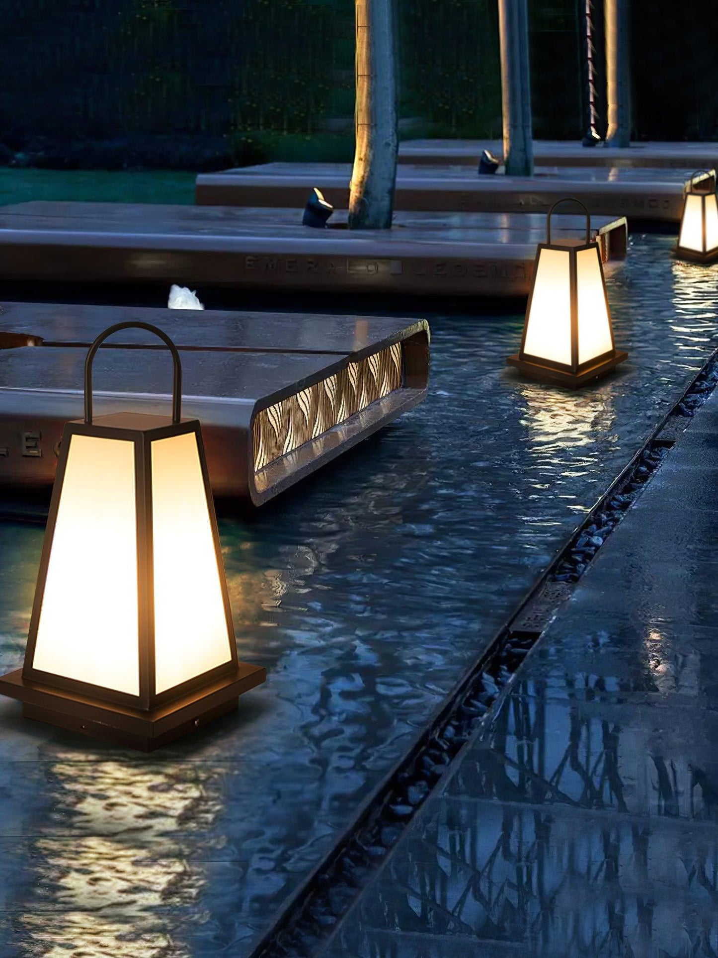 Roam Lantern Garden Lamp