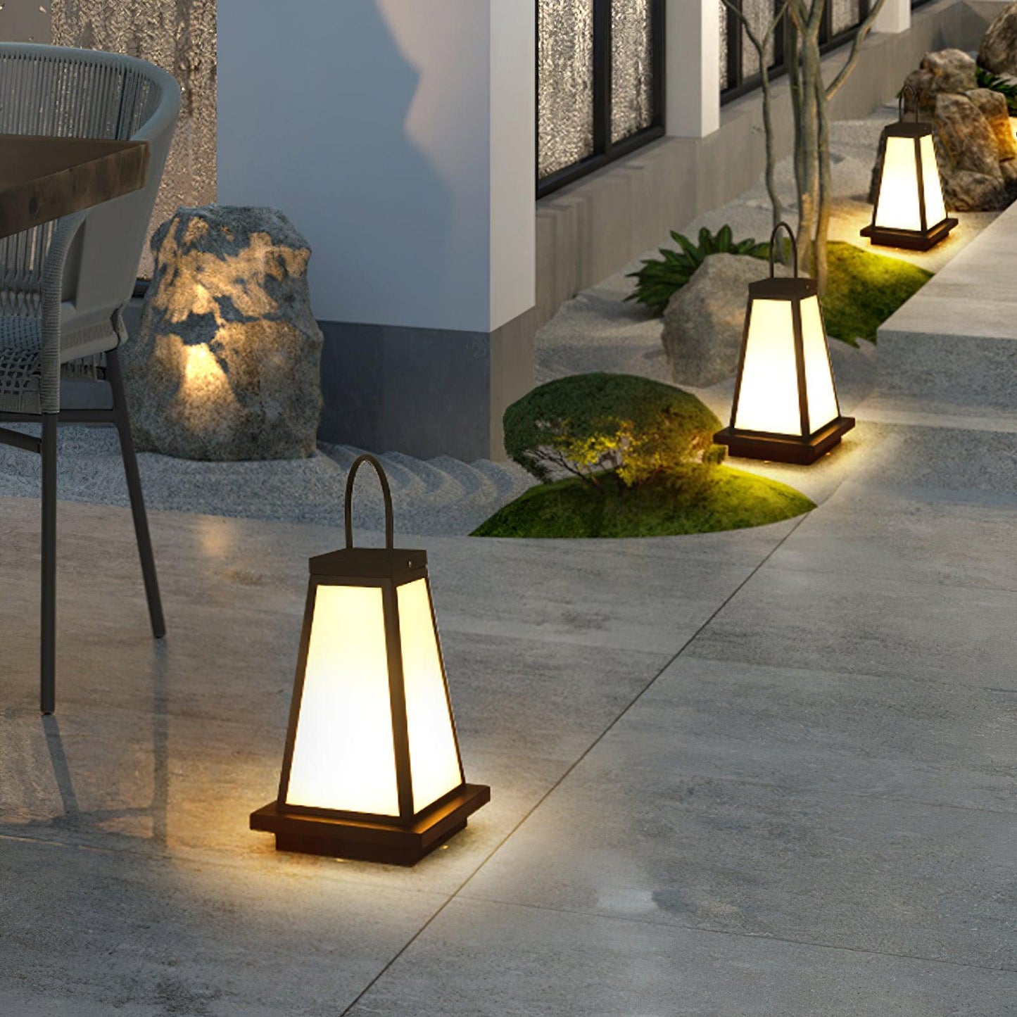 Roam Lantern Garden Lamp