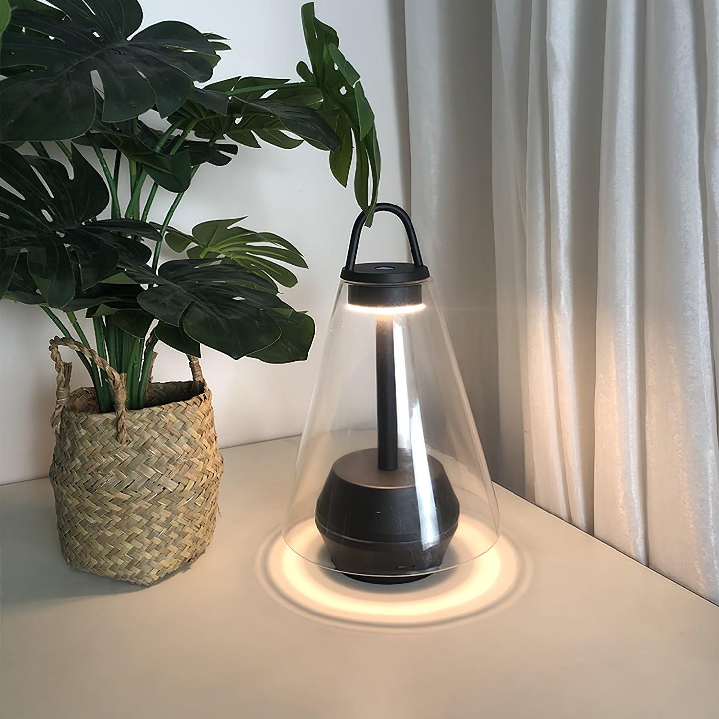 Shuttle Built-in Battery Table Lamp