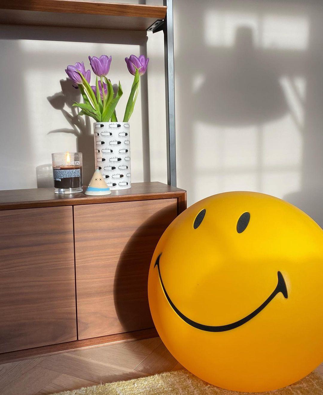 Smiling Table Lamp